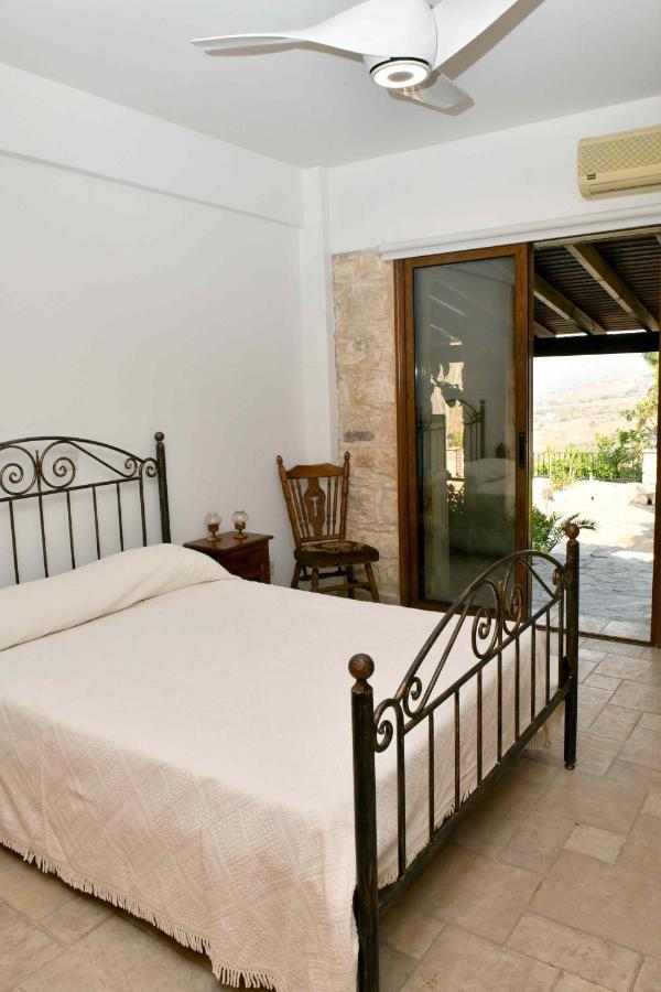 Lasa Black Rock Villa Paphos Exterior photo