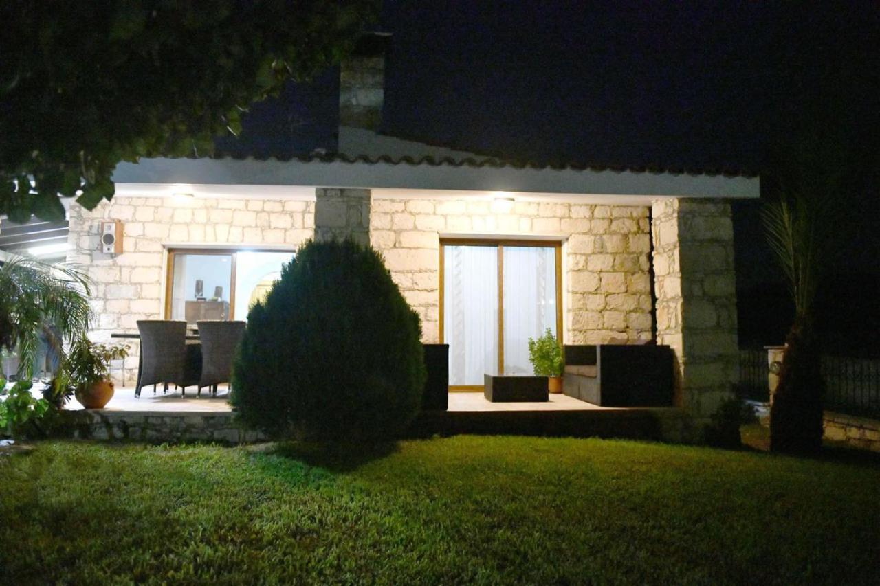 Lasa Black Rock Villa Paphos Exterior photo