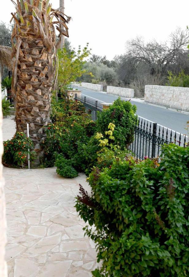 Lasa Black Rock Villa Paphos Exterior photo