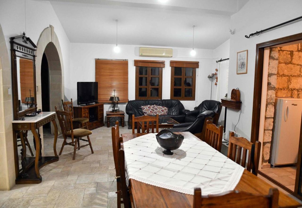 Lasa Black Rock Villa Paphos Exterior photo